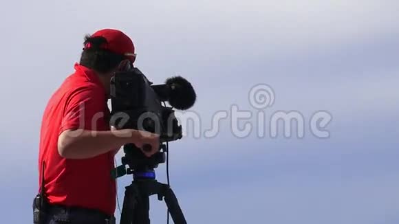 摄像操作员视频的预览图