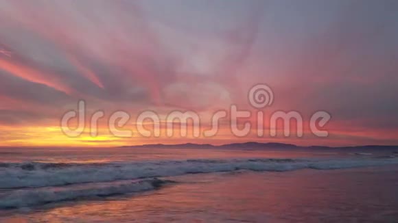 海洋海滩日落景色鸟4k视频的预览图