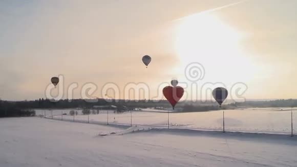 冬季热气球飞行视频的预览图