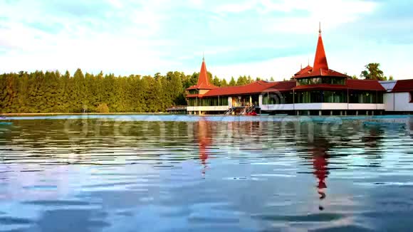 匈牙利的热泻湖视频的预览图