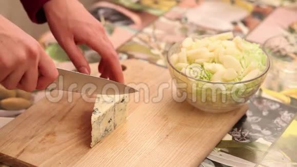 切蓝奶酪沙拉视频的预览图