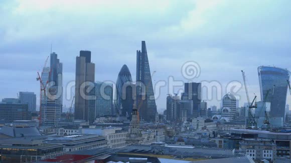 雨天伦敦城市天际线视频的预览图