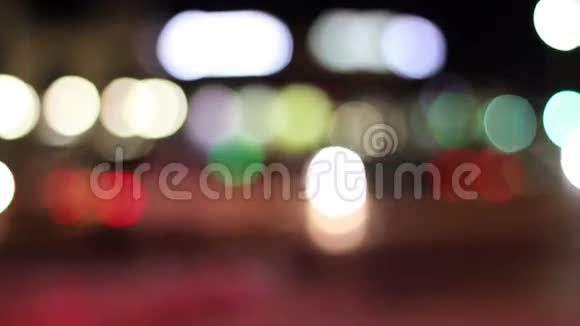 夜间背景车红蓝绿视频的预览图