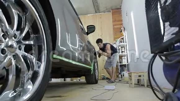 抛光灰色汽车汽车细节系列视频的预览图