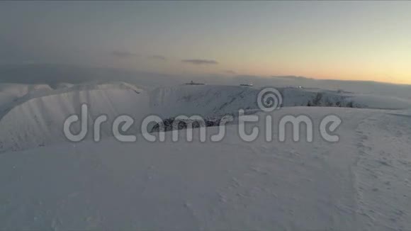 北部雪山空中拍摄视频的预览图