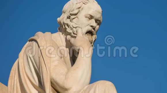 把希腊哲学家苏格拉底的雕像放大视频的预览图