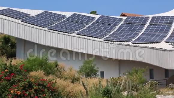 屋顶太阳能电池平底锅视频的预览图