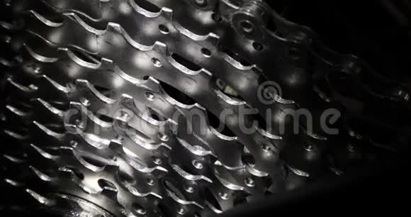 赛车自行车店齿轮系统的详细视图视频的预览图