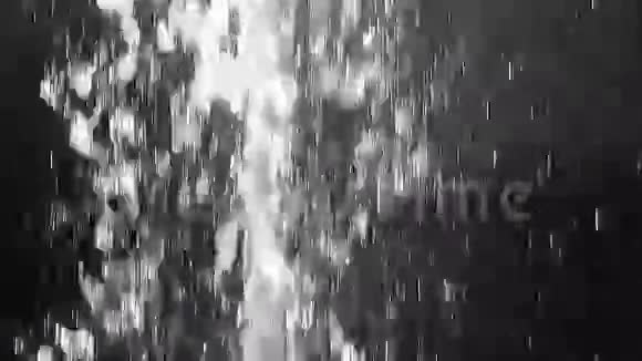 喷水池缓溅141333视频的预览图