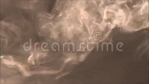 彩色烟雾在空气中盘旋视频的预览图
