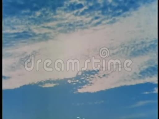大漠蓝天的蒙太奇视频的预览图