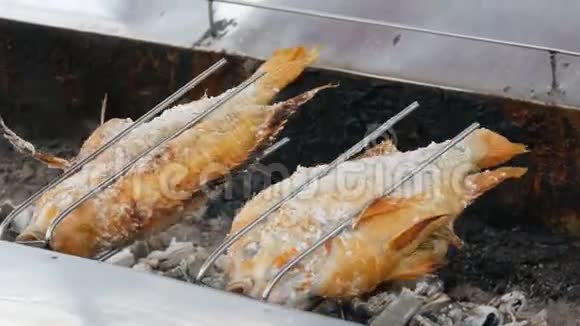 泰国菜用盐和青菜炒鱼泰国和亚洲的异国食物视频的预览图