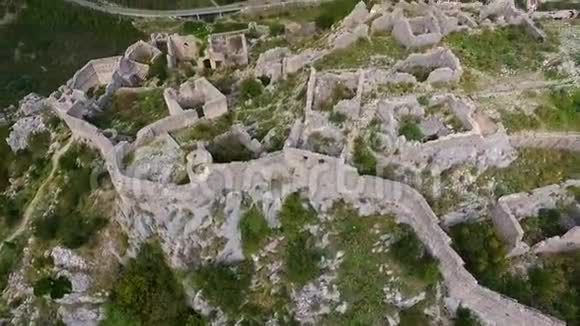 空中飞越中世纪的堡垒视频的预览图