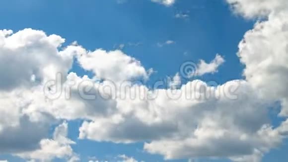 天空白云的足迹视频的预览图