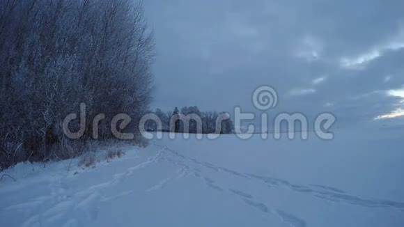 阴天有霜冻的景观延时4K视频的预览图