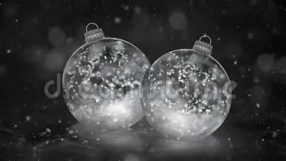 两个圣诞新年白冰玻璃包布装饰雪底圈视频的预览图