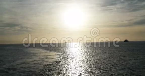 靠近福尔岛的北海视频的预览图