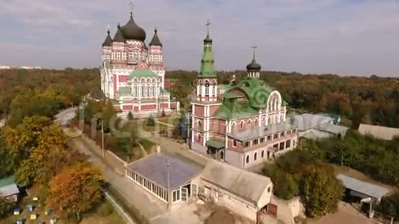 基督教教堂的空中摄影视频的预览图