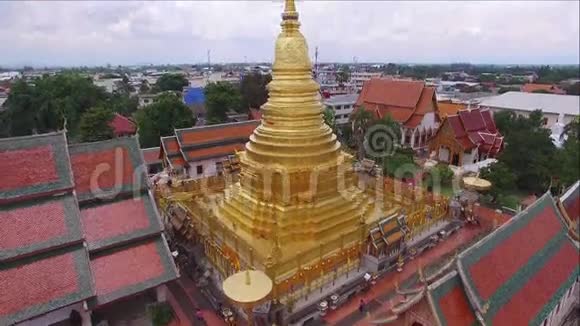 林丰省寺庙哈里芬开瓦的鸟瞰图泰国Lamphun视频的预览图