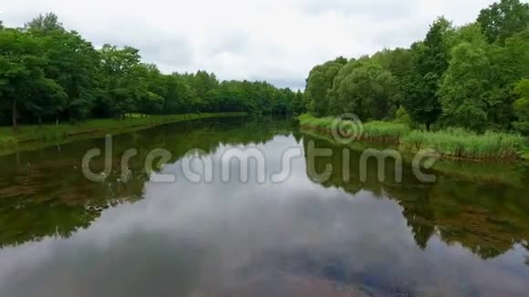 阴天观赏波兰湖视频的预览图