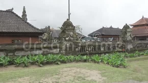 印度尼西亚巴厘布拉乌伦达努布拉坦寺贝杜古尔山脉布拉坦湖视频的预览图