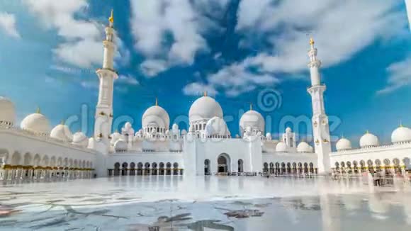 谢赫扎耶德大清真寺延时超移位于阿拉伯联合酋长国首都阿布扎比视频的预览图
