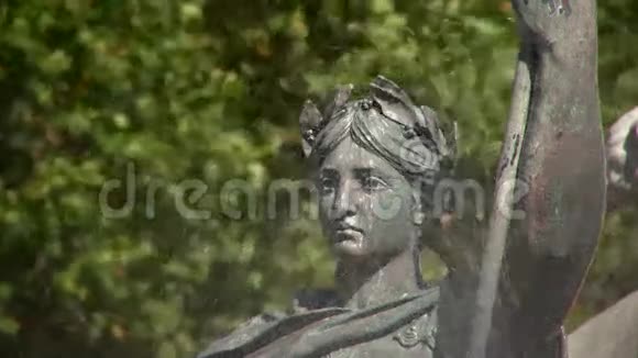 正义雕像的头视频的预览图