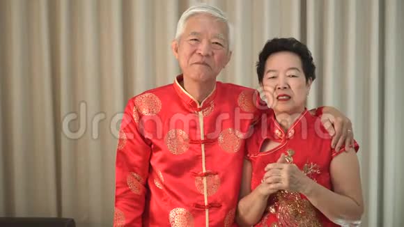 亚洲长者庆祝中国新年视频的预览图