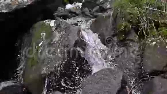 小山河瀑布超慢动作视频视频的预览图