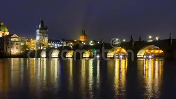 著名的标志性建筑查尔斯桥在夜间时间推移视频的预览图