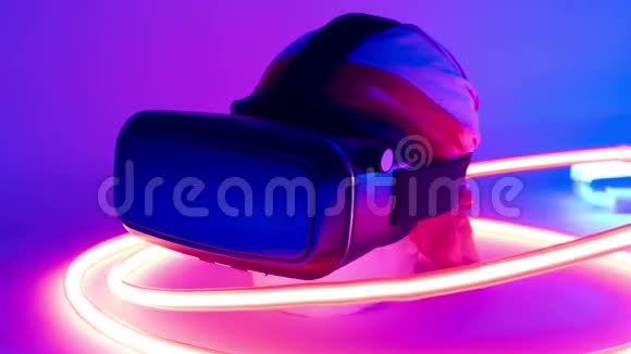 虚拟现实耳机霓虹灯视频的预览图
