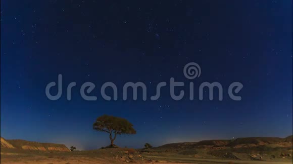 沙漠中的夜空时间流逝视频的预览图