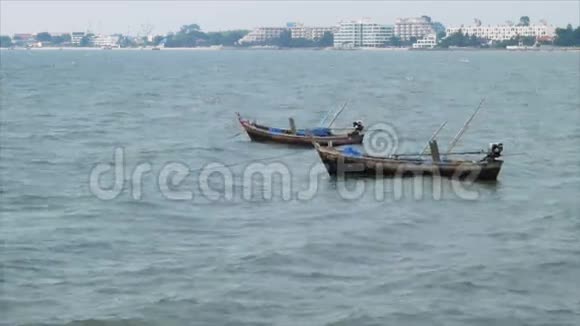 海上小渔船公园视频的预览图