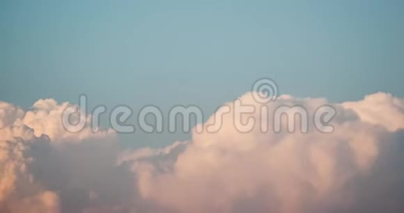白色烟雾如云延时4K镜头视频的预览图