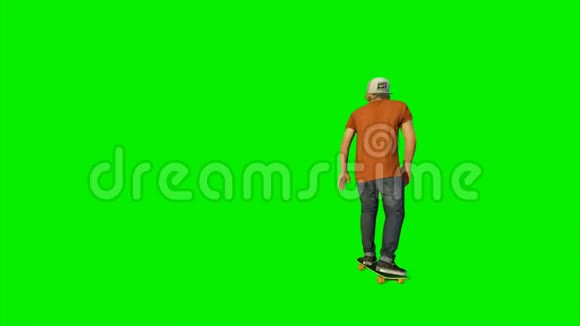 年轻白种人在滑板上对抗绿色屏幕4K视频的预览图