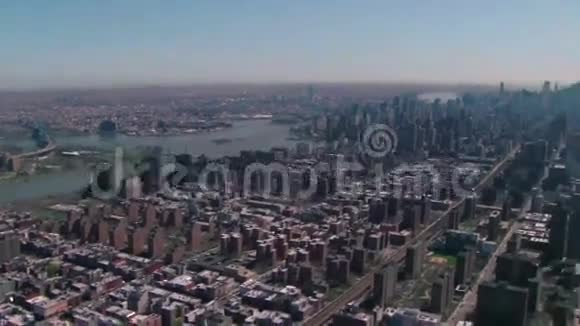 曼哈顿市中心摩天大楼建筑纽约市金融区4k空中无人机全景城市景观视野视频的预览图
