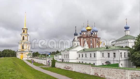 俄罗斯阴天间雷赞克里姆林宫延时录像视频的预览图