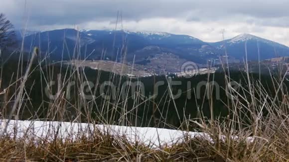 喀尔巴阡山脉冬季结束视频的预览图
