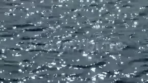 闪闪发光的水面视频的预览图