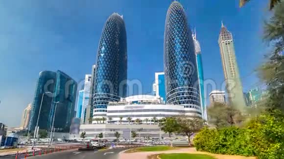 现代摩天大楼时间推移超移谢赫扎耶德路迪拜阿拉伯联合酋长国视频的预览图