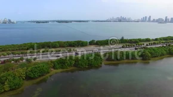 Biscayne湾和JuliaTuttle铜锣湾的空中录像2视频的预览图