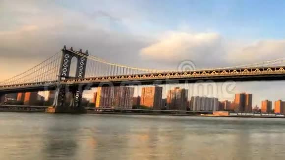 东河曼哈顿大桥交通高峰视频的预览图