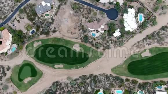 斯科茨代尔高尔夫球场和豪华别墅的空中景观视频的预览图