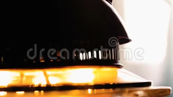 香肠是用电烤架烧的视频的预览图