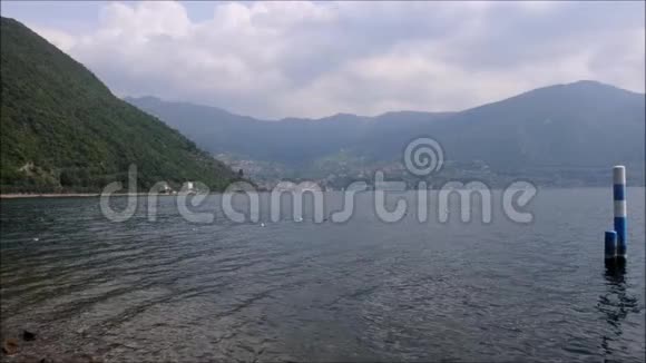 洛弗雷附近布雷西亚湖的蒙蒂索拉岛景观视频的预览图