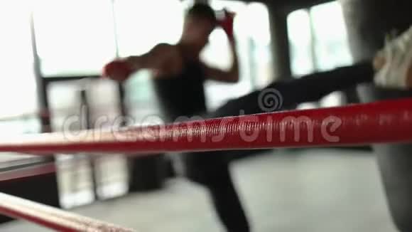 健身房的跆拳道健身视频的预览图