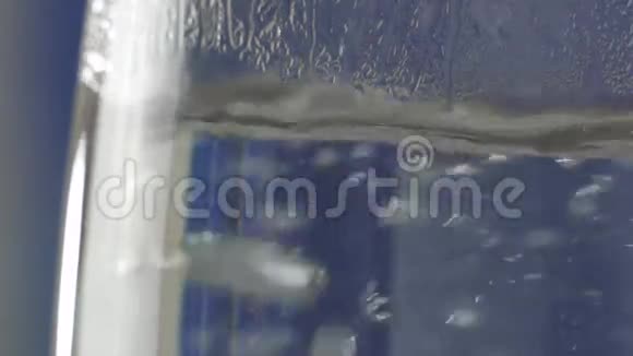 玻璃茶壶里的水沸腾慢镜头录像视频的预览图