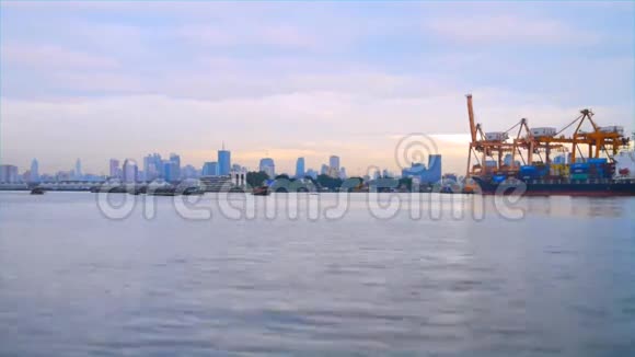 早上港口的速度视频视频的预览图