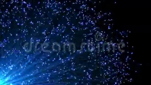 光学纤维在黑色背景下视频的预览图