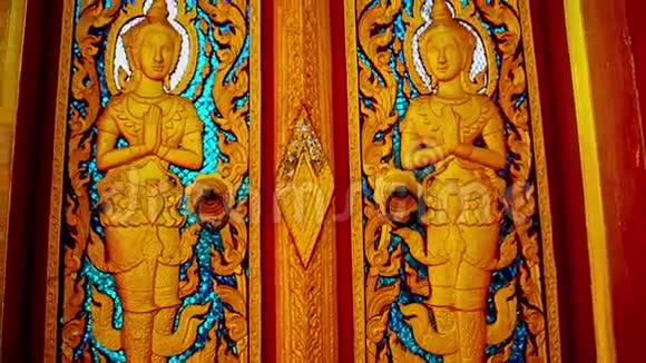 泰国普吉寺泰国图案门视频的预览图